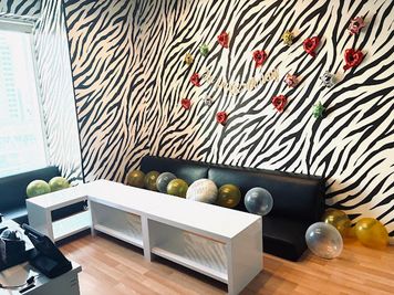 【辻堂駅】徒歩3分🚶🏻‍♂️大音量で騒いでそのまま帰れる🚀靴をぬいでゆったりくつろげる✨推し会・本人不在の誕生日会🎂🧡 - カラオケ コート・ダジュールLuz湘南辻堂店