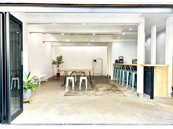 外から折戸を開放 - FukagawaGarage Fukagawa Garage（深川ガレージ）の入口の写真