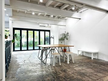 スペース奥から - FukagawaGarage Fukagawa Garage (深川ガレージ )の室内の写真