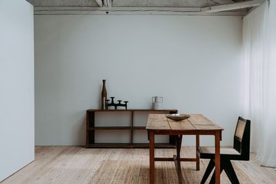 余白を活かせる、シンプルで自由度の高い空間 - アンスピラシオン (Anspiration)  光に包まれた北欧の家の室内の写真