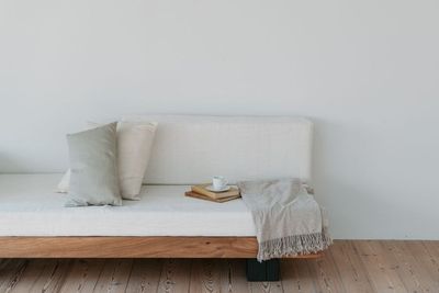 やわらかな光と小物で、どこを切り取っても絵になる空間 - アンスピラシオン (Anspiration)  光に包まれた北欧の家の室内の写真