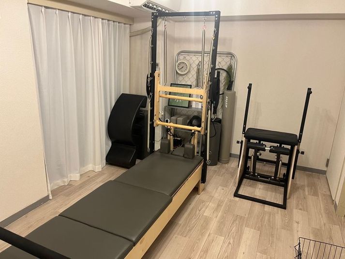 渋谷マシンピラティス【sani studio】 マシンピラティスの室内の写真
