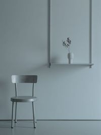 光と陰影が際立つ、モードな印象の壁面。 - ブレンドリビング (Blend Living) 自然光のプロフィール＆ブランド撮影の設備の写真