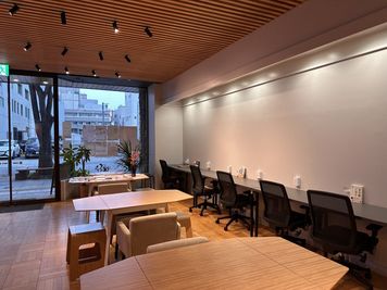 福島駅徒歩7分!Wi-Fi・電源完備、コーヒー片手にオンラインミーティングもできる開放的な作業スペース - Fukushima-BASE