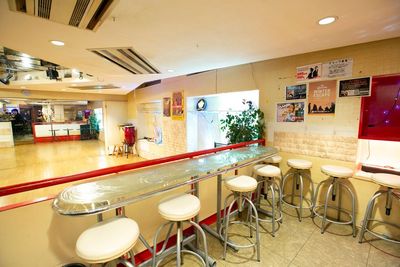 サブ・スペースも充実 - カフェ・ルンビータの室内の写真