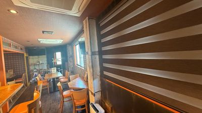 全窓にロールカーテンございます - 水上亭 貸切!レンタルルーム飲食持込自由＆ゴミ捨てOK 豊橋駅近~20名の設備の写真