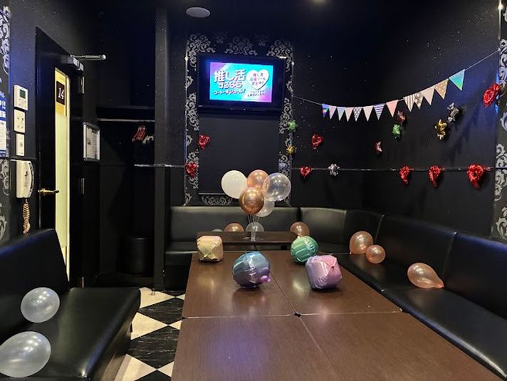 カラオケ コート・ダジュール上越店 カラオケ　ブラックスタイリッシュルームの室内の写真