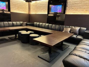 カラオケ コート・ダジュール金沢片町店 カラオケ　VIPパーティールームの室内の写真