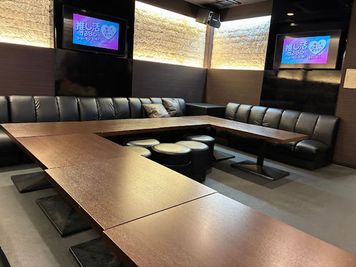 カラオケ コート・ダジュール金沢片町店 カラオケ　VIPパーティールームの室内の写真
