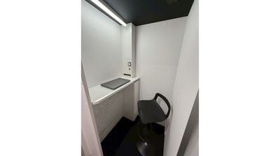 新宿駅徒歩圏の1人用個室ブース、今だけ割引中🎉無料Wi-Fi＆プリンターあり！設備充実＆直前でも予約OK！ - 西新宿ライズオフィス１st