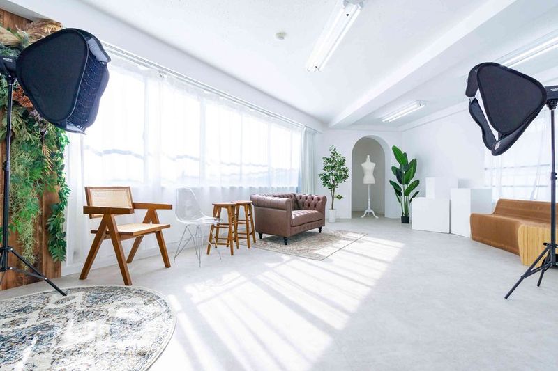 真っ白いアーチ💎自然光がたっぷり入るホワイトスタジオ - 都内の白ホリ自然光 撮影スタジオ