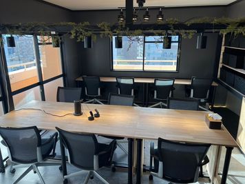 コワーキングスペースCOCOの室内の写真