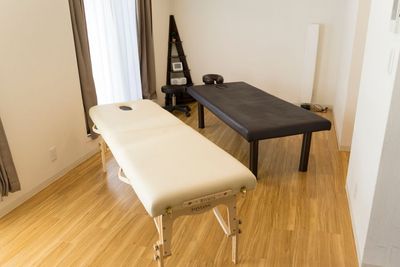 ベッド２台でコラボも可能。施術レッスンや練習にも使えます。 - Ahora北青山 本館 レンタルサロンスペース Ahora北青山 本館の室内の写真