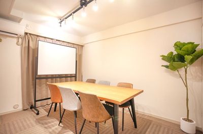 池袋FRIENDS会議室サンフラワー２ 池袋FRIENDS会議室サンフラワー２　毎日清掃の会議室！の室内の写真