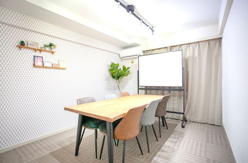 池袋FRIENDS会議室サンフラワー２ 池袋FRIENDS会議室サンフラワー２　毎日清掃の会議室！の室内の写真
