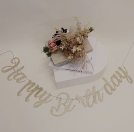 おしゃれな撮影用のガーランドや種類の豊富な造花も使い放題！ - 【南浦和】セルフ写真スタジオ 南浦和　セルフ写真スタジオ　『LIVSNAP 南浦和』の室内の写真