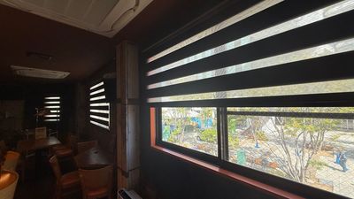 ロールカーテン調整可能 - 水上亭 貸切!レンタルルーム飲食持込自由＆ゴミ捨てOK 豊橋駅近~20名の設備の写真