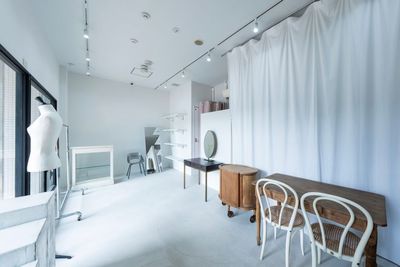 インテリアは本物のアンティークにこだわりセレクトしています。 - OLIM STUDIOの室内の写真