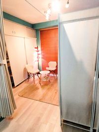 入室時のサロンの風景 - Share　Salon　AZUMAYAの室内の写真