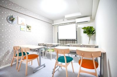 池袋FRIENDS会議室サンフラワー１ 池袋FRIENDS会議室サンフラワー１　毎日清掃の会議室！　の室内の写真