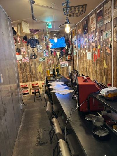 たまり場バー - 野毛ガレリア地下1階 BARBIGG