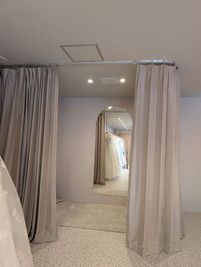 大型ミラー - 韓国スタジオミヴィダ 韓国スタイルレンタルスペースの室内の写真