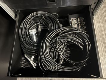 ◯配線ケーブル＆コネクター 一式  - GENSEKI 24時間利用可能！完全防音！設備充実！多用途OK！本格スタジオの設備の写真