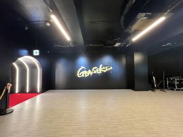 最高級リノリウム - GENSEKI 24時間利用可能！完全防音！設備充実！多用途OK！本格スタジオの室内の写真