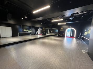 NEW!池上線長原駅1分! 24h完全防音・鏡・最高級リノリウム・ダンス💃演奏🎶撮影に最適！本格的映えスタジオ多用途空間 - GENSEKI