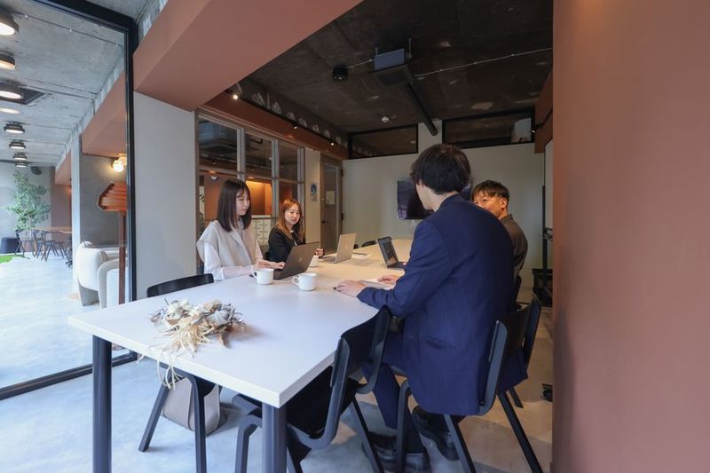 ミーティングスペース2(定員10名) - Blank