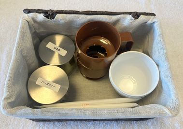 カップとカップホルダー、日本茶とハーブティーのキーバックのご用意があります。 - minoriba_恵比寿西二丁目店 レンタルサロン　スペース1の室内の写真
