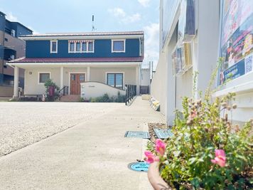 入口へのスロープ - レンタルスペース「TYフェアリーリング」 B シアター＆ミュージックルームの入口の写真