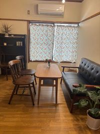 COCORU 103（作品展示室、多目的スペース） 手作り作品、アート作品展示室の室内の写真