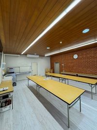 デスクの配置は自由に行って下さい。 - 新潟ＮＳプラザｉｎ秋葉 ミーティングルーム禁煙：会議・打合わせ・商談・セミナー・ビジネスの室内の写真