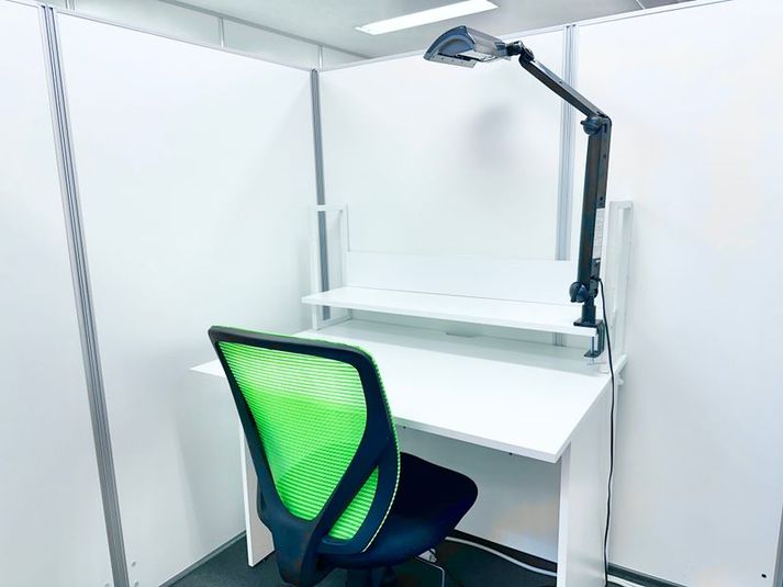 半個室
・デスク１台
・椅子（２脚まで可）
・延長コード有（４個口） - S ＊PLACE 名古屋駅前 プライベートエリア　時間・日貸しの室内の写真