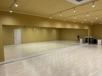 １００m²の広いスタジオでダンスレッスンできます！ - Acrobreak Dance Studio