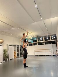 高い天井🙆‍♀️ - The Star World Ballet ＆ Cafe The Star World Ballet ＆ Cafe の室内の写真