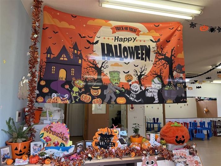 人工芝テラス、子ども用おもちゃ付き多目的レンタルスペース - 英語学童　フレックルズ