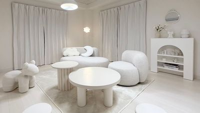 白を基調としているので推し活にもオススメ💡 - サンフロリア渋谷 パーティースペースの室内の写真