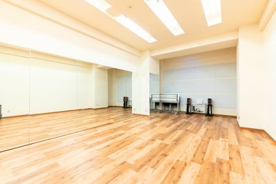 【港区】【赤羽橋徒歩１分・麻布十番店徒歩7分】防音設備有/大型ミラー設置/ダンス・楽器OK/長机椅子完備/備品全て無料/高速回線 - StudioIrodori赤羽橋