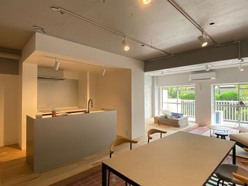 IHガスヒーター付きキッチン、4人掛けのテーブル - スぺパ！井荻 スぺパ！Studio104の室内の写真