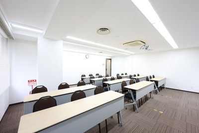 アットビジネスセンターサテライト品川・五反田 403号室（初期配置：スクール形式）の室内の写真