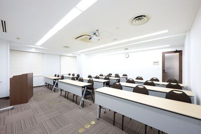 【403号室】2025/10/1 OPEN✨駅近🚃飲食持込可🍱マイク/プロジェクター/スクリーン無料！初期配置スクール形式 - アットビジネスセンターサテライト品川・五反田