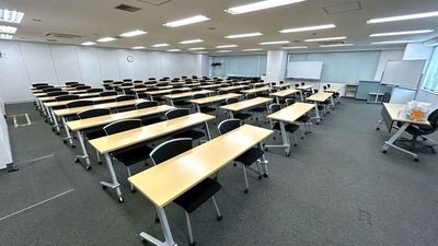 【水道橋駅 徒歩6分】108名着席可能！会議・セミナーに最適な会議室☆無料Wi-Fiあり[5階LL会議室] - LMJ東京研修センター