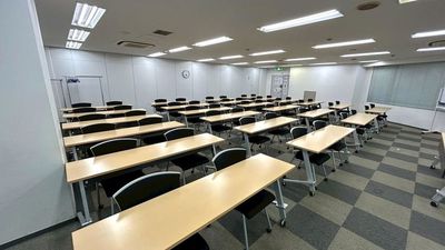 【スクール形式で48名～72名着席可能です！】 - LMJ東京研修センター 5階L会議室の室内の写真