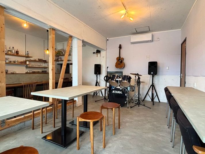 ピアノ常設のレンタルスペース - QUAD BASE cafe&studio