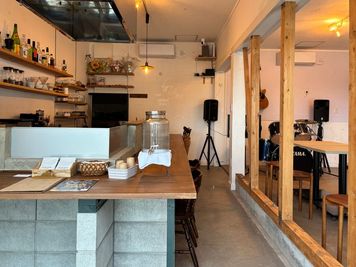 スペースA（キッチン） - QUAD BASE cafe&studio ドラムセット常設の音楽練習スタジオの室内の写真