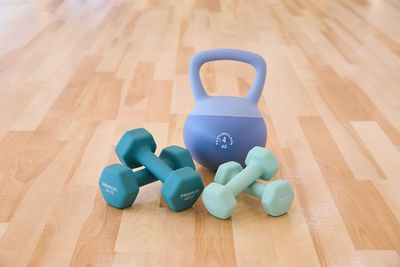 ダンベル2kg/4kg/ケトルベル4kg - S&Co. DANCE STUDIO 【人形町駅徒歩1分】都内最大級ダンススタジオの設備の写真