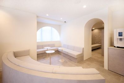 カフェエリア - S&Co. DANCE STUDIO 【人形町駅徒歩1分】都内最大級ダンススタジオの室内の写真