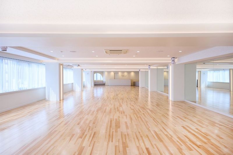 約200㎡のフロア - S&Co. DANCE STUDIO 【人形町駅徒歩1分】都内最大級ダンススタジオの室内の写真